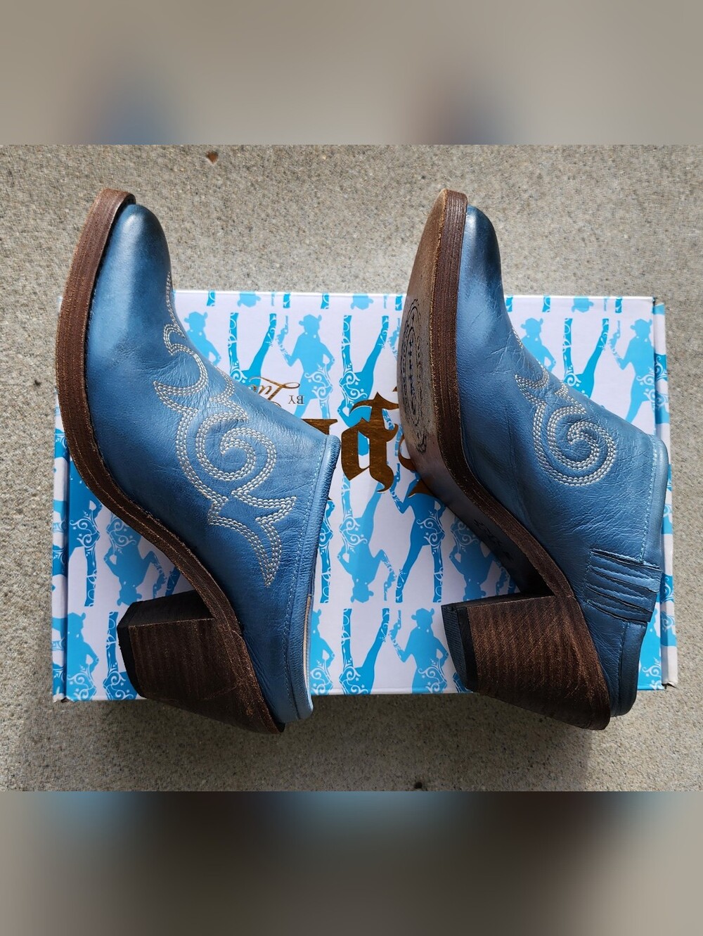 Lucchese Mules - Picture 2 of 10